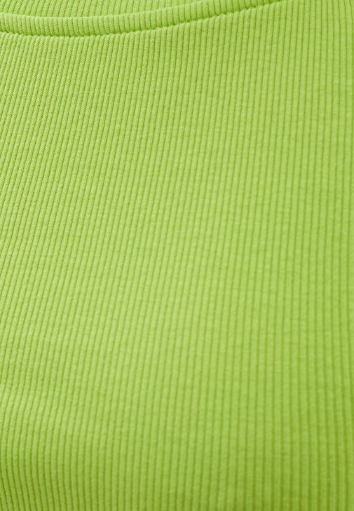 Esnek Dokulu Tişört ve Wide-Leg Pantolon Kombini