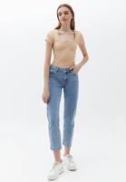 U Yaka Basic Tişört ve Mom-Fit Pantolon Kombini