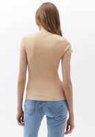 U Yaka Basic Tişört ve Mom-Fit Pantolon Kombini