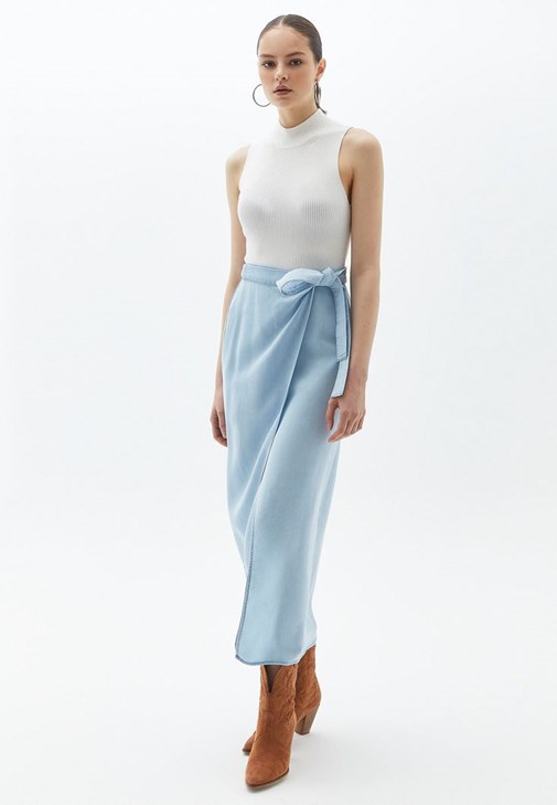 Kruvaze Denim Etek ve Atlet Kombini