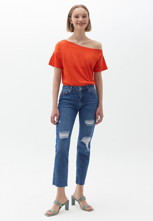 Turuncu Yaka Detaylı Tişört