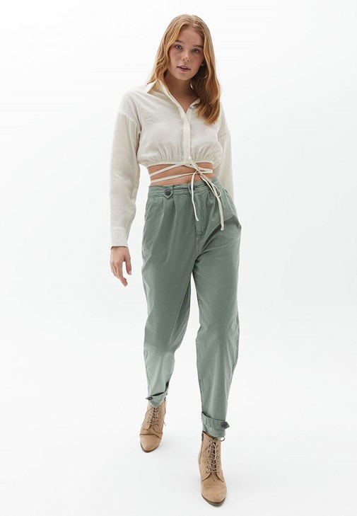 Bağlamalı Gömlek ve Pantolon Kombini