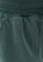 Pamuklu Crop Tişört ve Jogger Pantolon Kombini