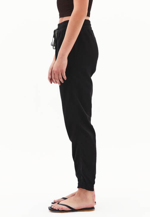 Kare Yaka Crop Top ve Jogger Pantolon Kombini