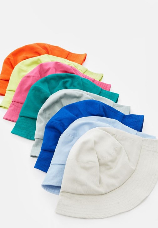 Esnek Dokulu Tişört ve Wide-Leg Pantolon Kombini