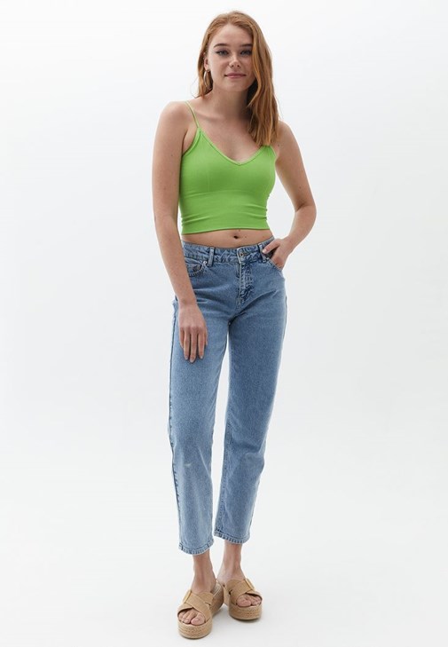 Dikişsiz Atlet ve Denim Pantolon Kombini