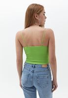 Dikişsiz Atlet ve Denim Pantolon Kombini