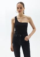 Tek Omuzlu Atlet ve Mom-Fit Pantolon Kombini