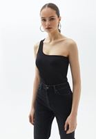 Tek Omuzlu Atlet ve Mom-Fit Pantolon Kombini