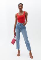 Bayan Kırmızı Esnek Dokulu Kare Yaka Atlet