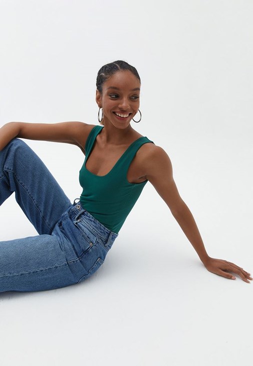 Yeşil Esnek Dokulu Kare Yaka Atlet