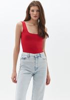 Bayan Kırmızı Esnek Dokulu Kare Yaka Atlet