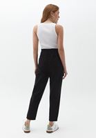 Baggy-Fit Pantolon ve Halter Yaka Atlet Kombini