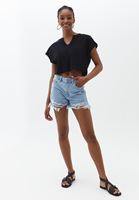 Bayan Siyah Yaka Detaylı Crop Tişört