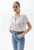 Bayan Beyaz Pamuklu ve Kısa Kollu Gömlek 