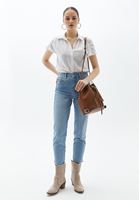 Bayan Beyaz Pamuklu ve Kısa Kollu Gömlek 