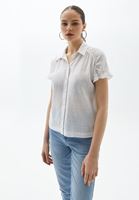 Bayan Beyaz Pamuklu ve Kısa Kollu Gömlek 