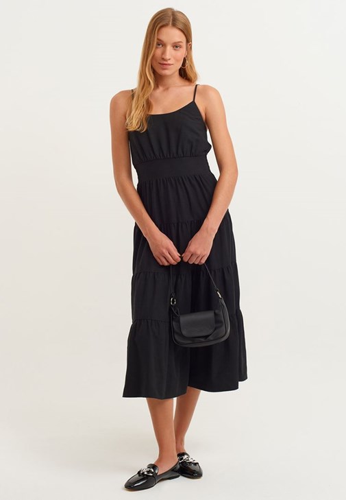 İnce Askılı Midi Elbise ve Ayakkabı Kombini