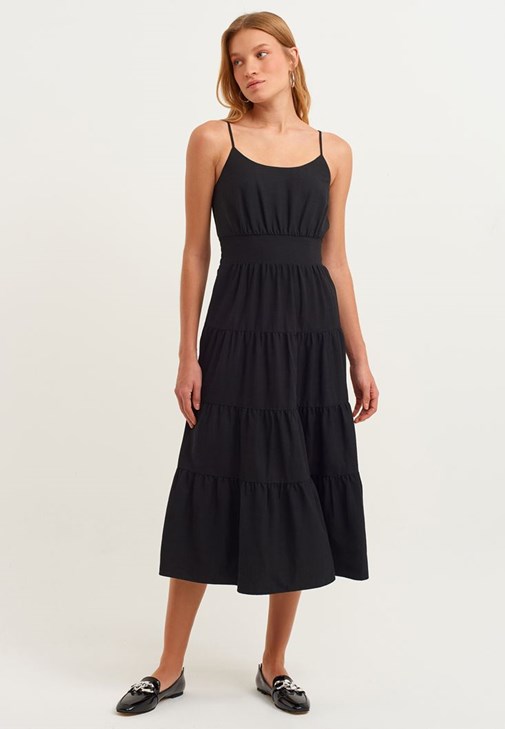 İnce Askılı Midi Elbise ve Ayakkabı Kombini