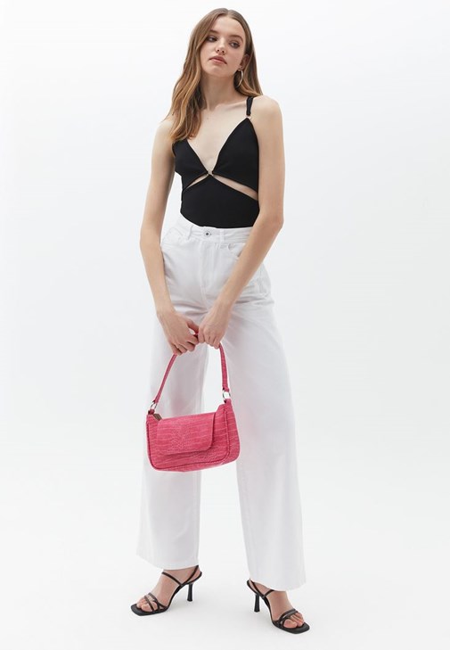 Cut-Out Detaylı Atlet ve Pantolon Kombini