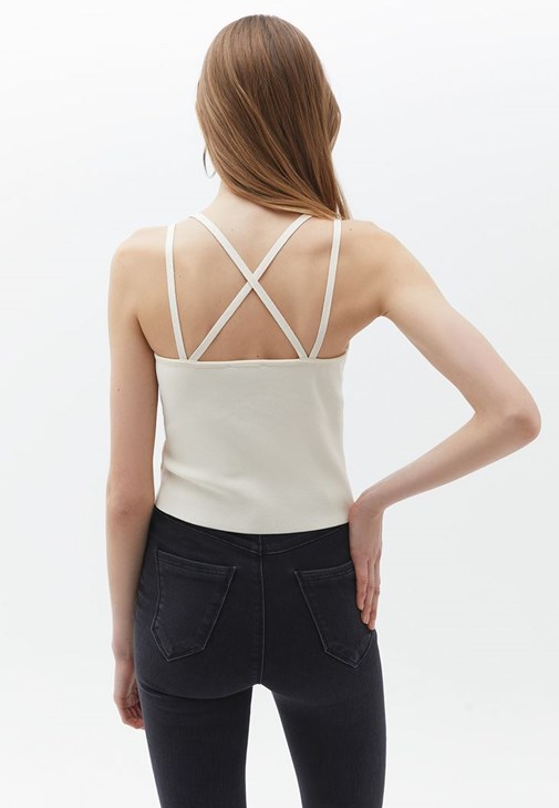 Cut-Out Detaylı Atlet ve Skinny Pantolon Kombini