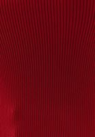 Zincirli Atlet ve Mom-Fit Pantolon Kombini