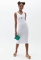 Bayan Beyaz Cut-Out Detaylı Midi Boy Elbise