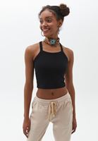 Askılı Crop Atlet ve Jogger Pantolon Kombini