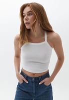 Askılı Crop Atlet ve Denim Pantolon Kombini