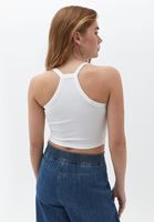 Askılı Crop Atlet ve Denim Pantolon Kombini