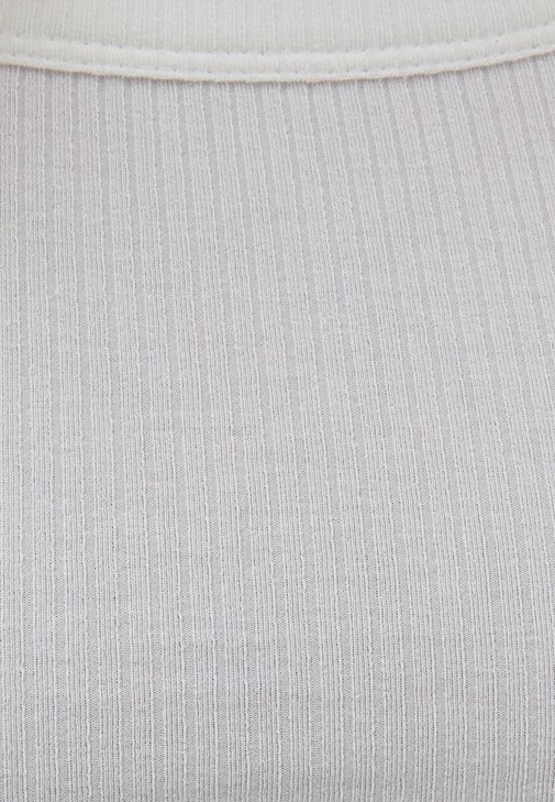 Askılı Crop Atlet ve Denim Pantolon Kombini