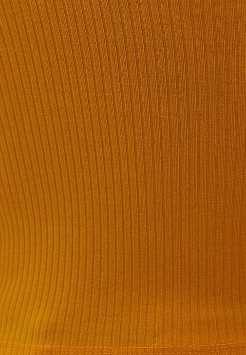 Askılı Crop Atlet ve Pamuklu Denim Pantolon Kombini