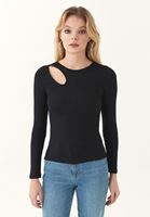 Cut-Out Detaylı Triko ve Pantolon Kombini