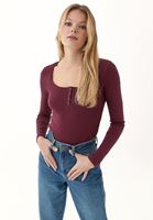 Bayan Bordo Çıtçıtlı Kare Yaka Tişört