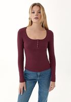 Bayan Bordo Çıtçıtlı Kare Yaka Tişört