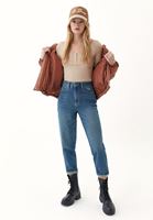 Bayan Bej Çıtçıtlı Kare Yaka Tişört