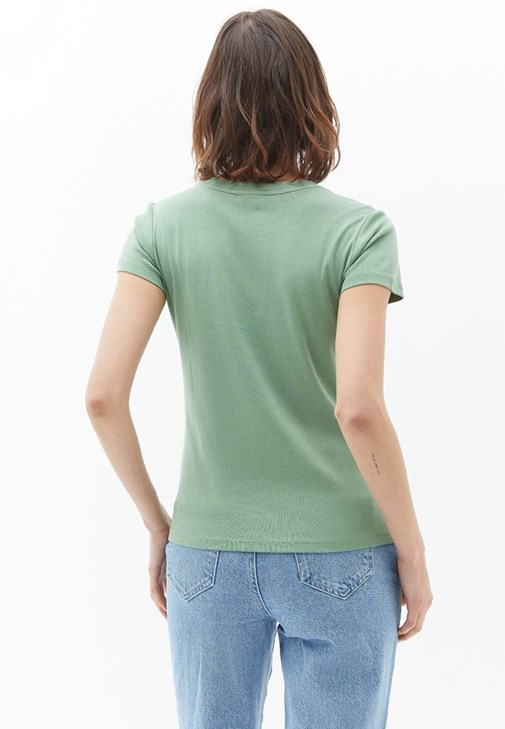 Sıfır Yaka Tişört ve Pantolon Kombini