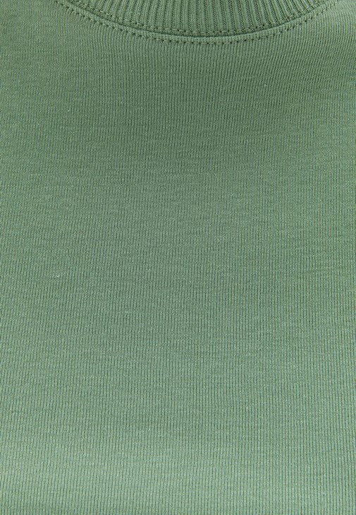 Sıfır Yaka Tişört ve Pantolon Kombini