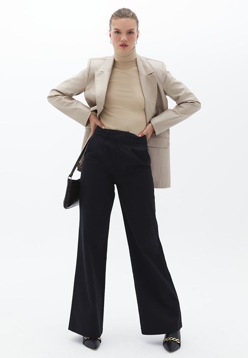 Pantolonsiz uysiz ayol