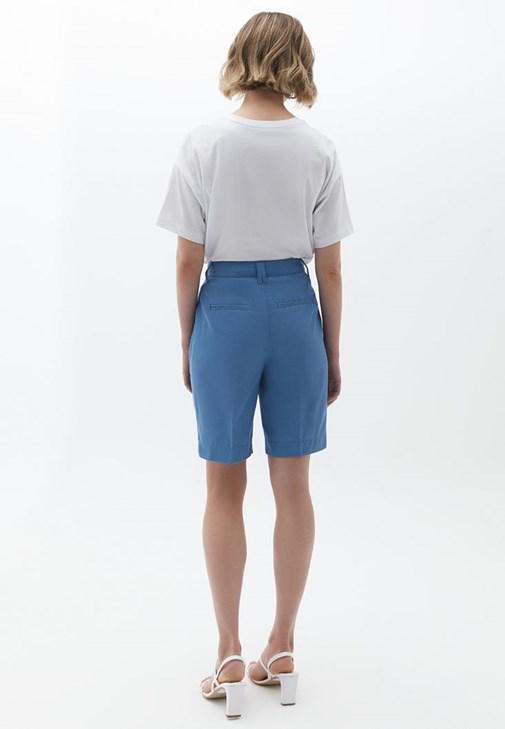 Yüksek Bel Şort ve Bluz Kombini