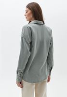 Bayan Yeşil Cepli Loose-Fit Gömlek ( TENCEL™ )