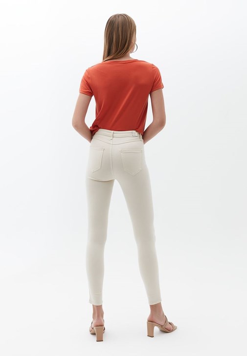 Keten Tişört ve Skinny Pantolon Kombini