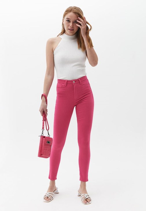 Skinny Pantolon ve Halter Yaka Atlet Kombini