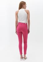 Skinny Pantolon ve Halter Yaka Atlet Kombini