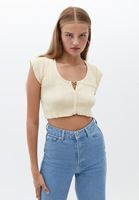 Kısa Kollu Triko ve Denim Kombini