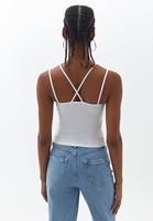 Biyeli Atlet ve Denim Pantolon Kombini