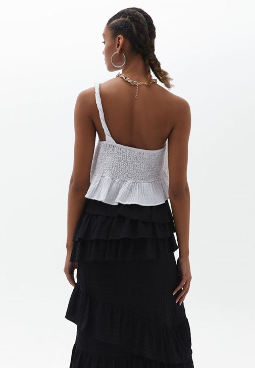 Wide-Leg Pantolon ve Fırfırlı Bluz Kombini
