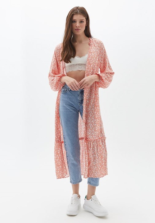 Düğmeli Kimono ve Denim Pantolon Kombini