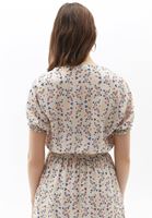 Desenli Bluz ve Yırtmaçlı etek