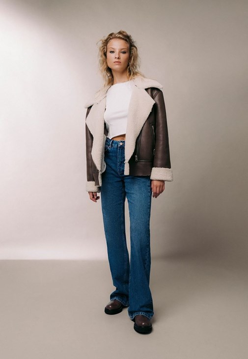 Dantelli Tişört ve Pantolon Kombini